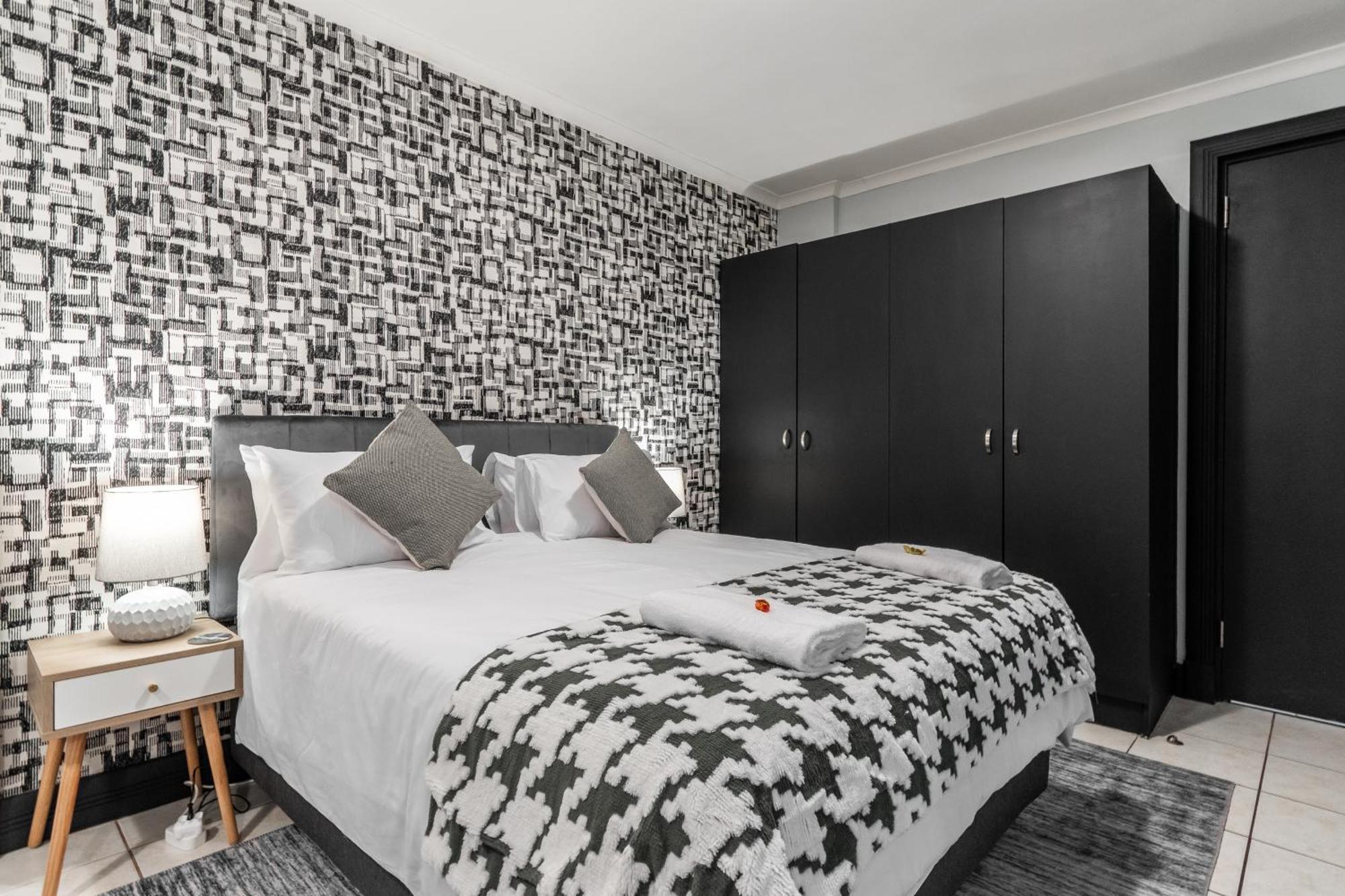 Apartamento The Square 135- Studio With Free Parking, Pool & Gym Access Ciudad del Cabo Exterior foto