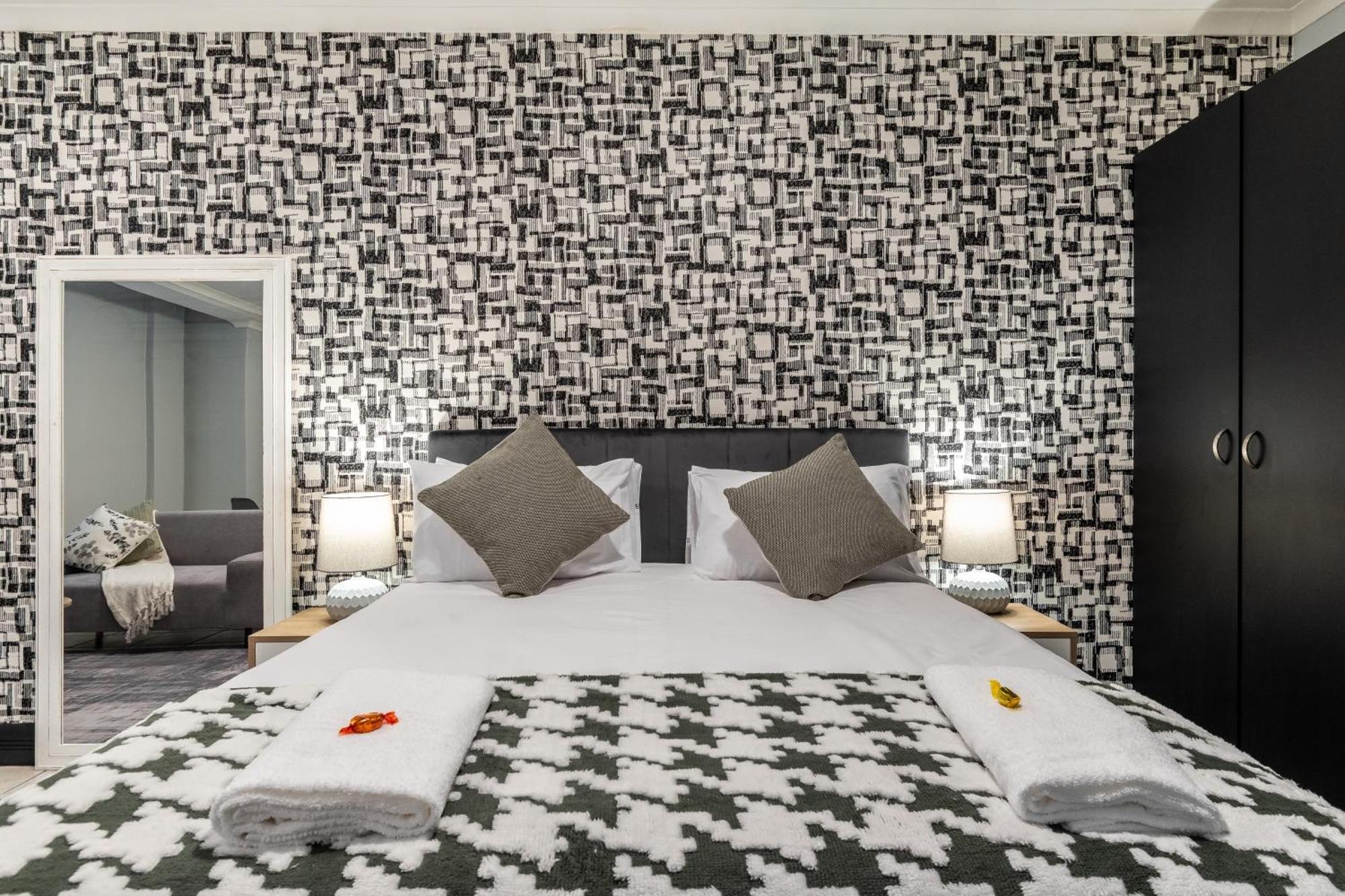 Apartamento The Square 135- Studio With Free Parking, Pool & Gym Access Ciudad del Cabo Exterior foto