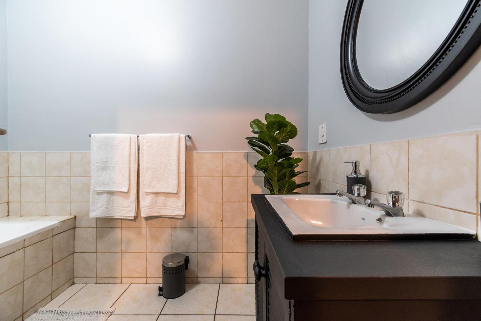Apartamento The Square 135- Studio With Free Parking, Pool & Gym Access Ciudad del Cabo Exterior foto