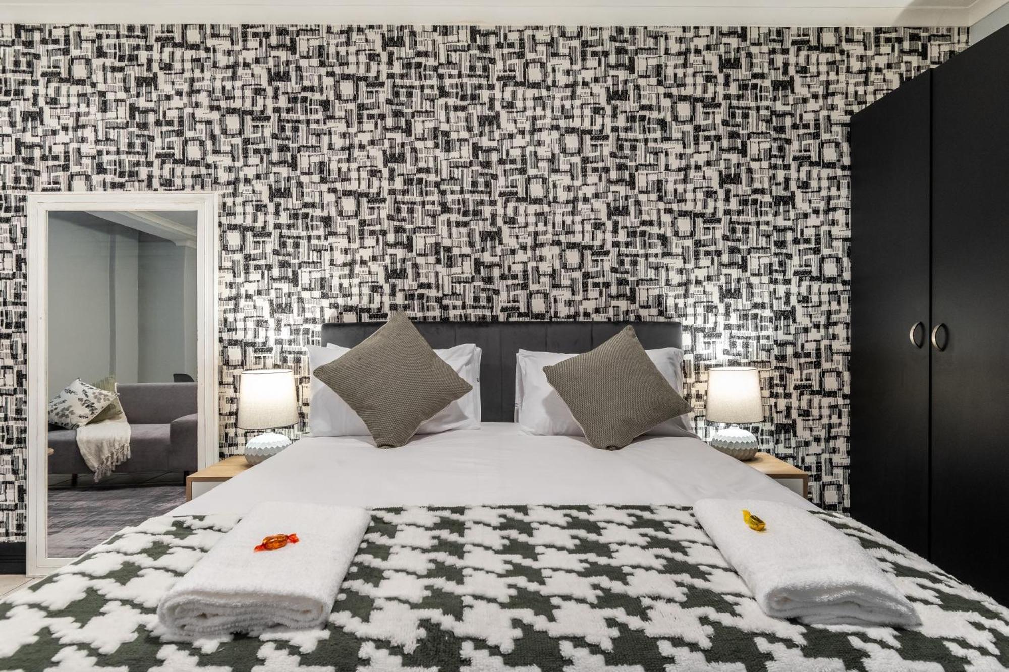 Apartamento The Square 135- Studio With Free Parking, Pool & Gym Access Ciudad del Cabo Exterior foto